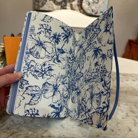 🍾SALE🍾 New Limited Edition Louis Vuitton By the Pool Jane Notebook MM blue - Picture 2 of 11